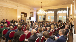 Rund 130 Gäste waren beim forum familienunternehmen im Kavlierhaus Klessheim zu Gast